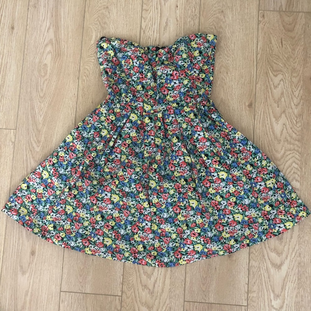 Adorable MINKPINK colorful strapless floral dress